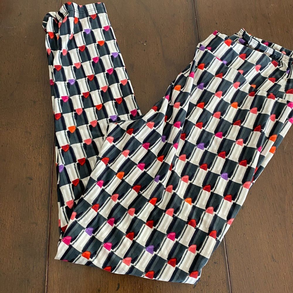 LuLaRoe Leggings Women's Tall & Curvy Black Lip Slick‎ Print Performance